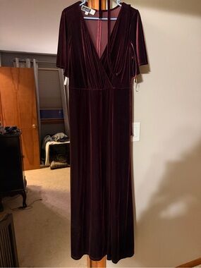 David’s Bridal DB Wine Velvet Bridesmaid Wine